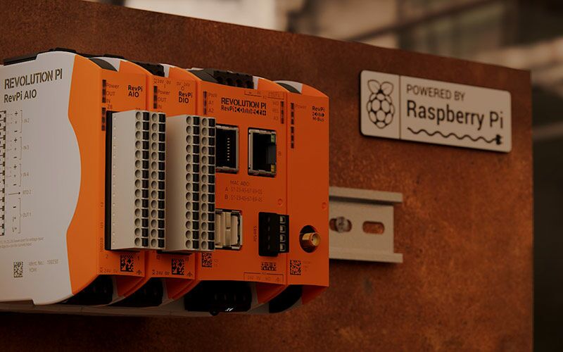 Several Revolution Pi devices on DIN Rail